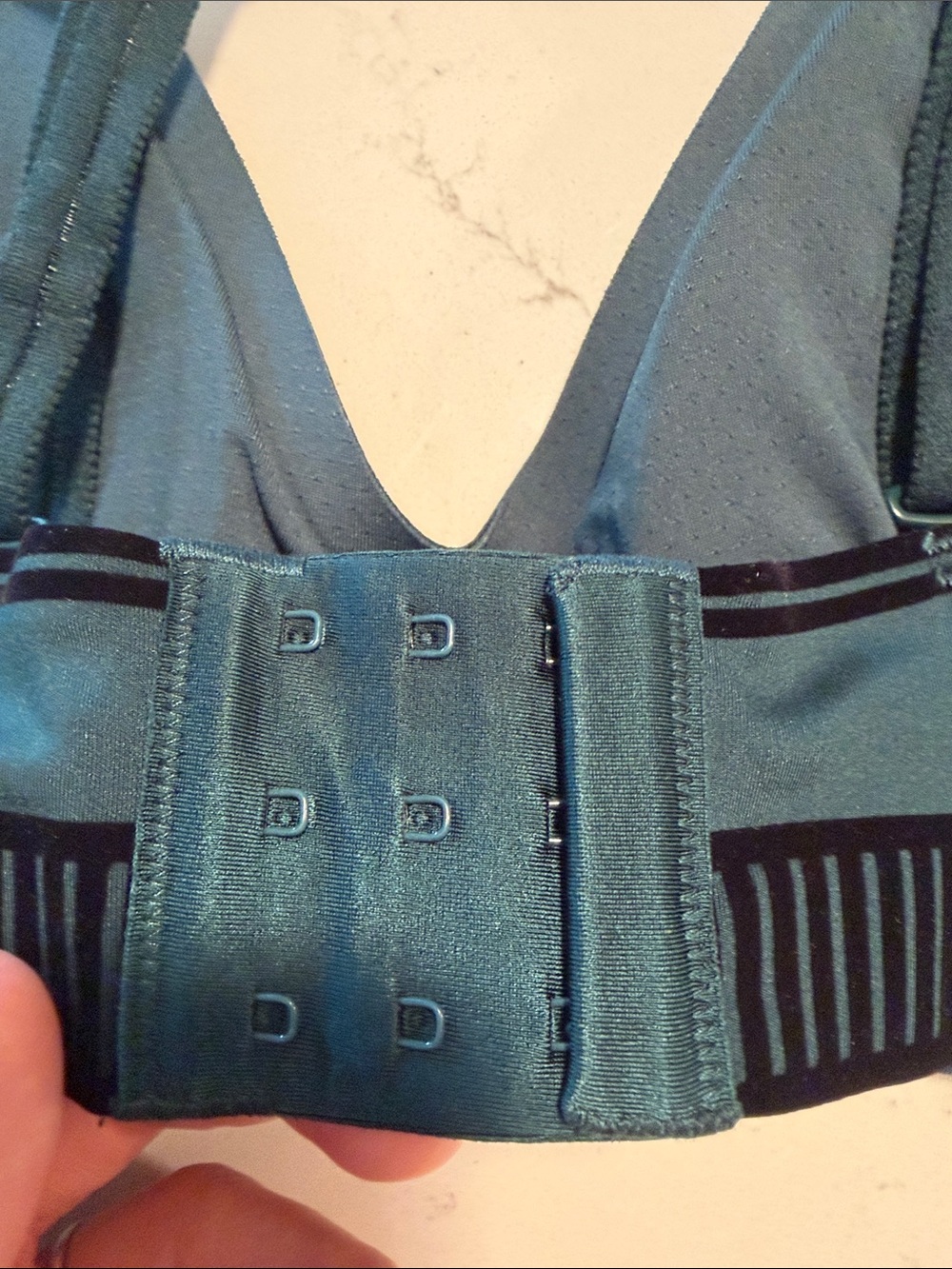 ALO Yoga Airlift Line Up Bra- Size XS - Picture 5 of 7